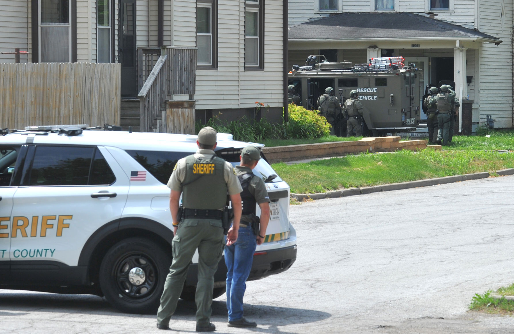 070921-qc-nws-standoff-055